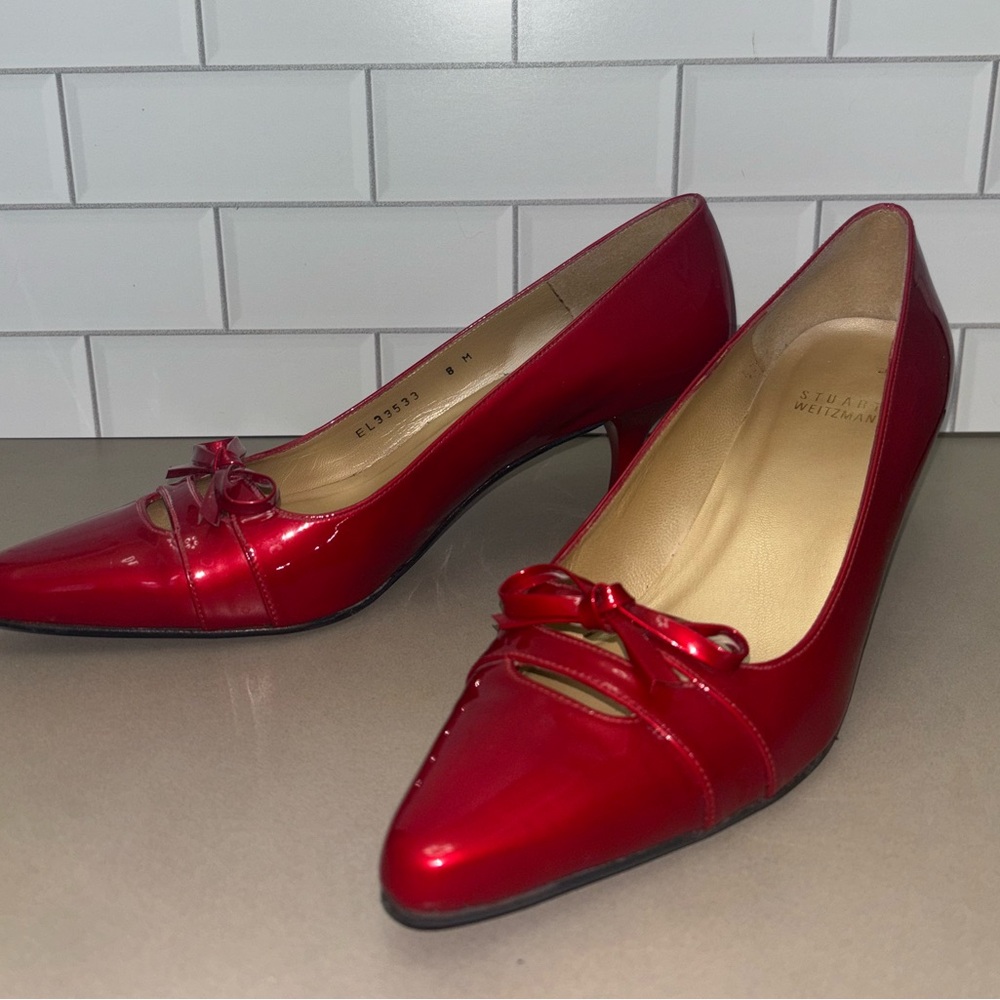 RED STUART WEITZMAN PATENT LEATHER KITTEN HEELS